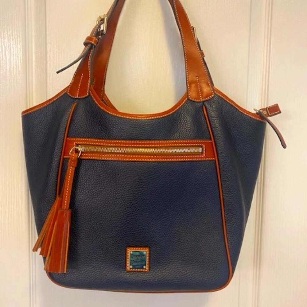 EXCELLENT condition Dooney and Bourke large shoulder bag